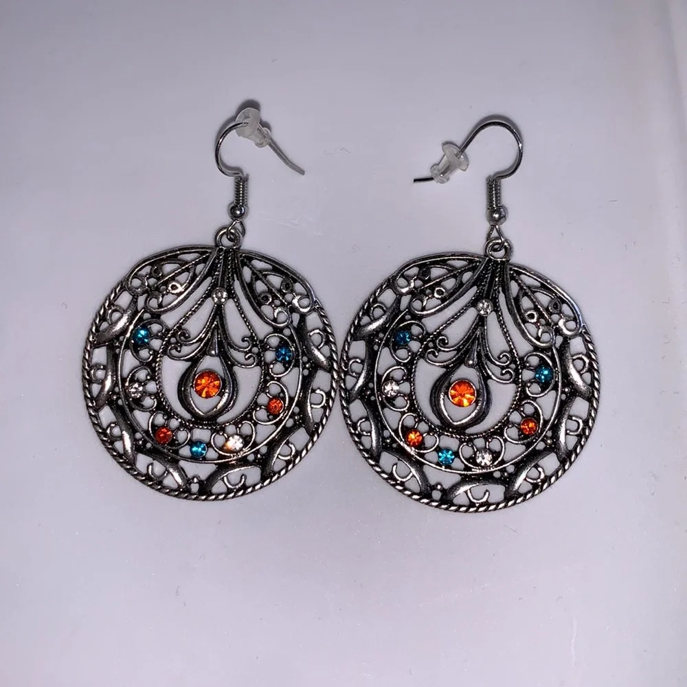 Choose to Sparkle Earrings - Picture 5 of 7